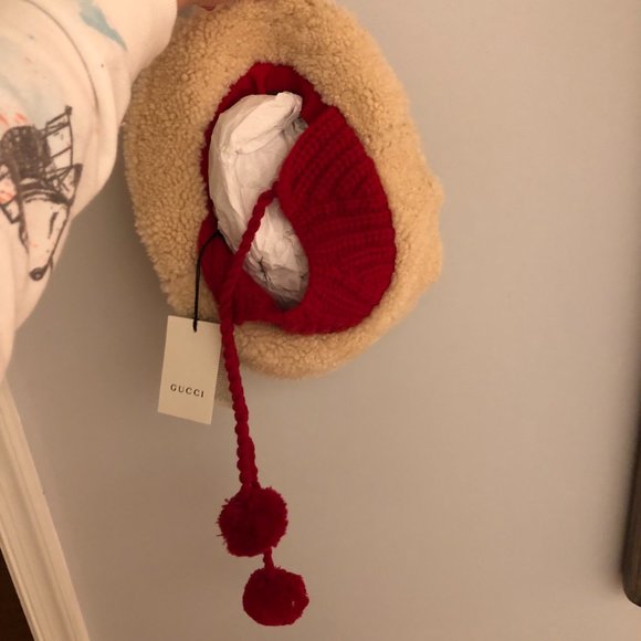 Gucci Shearling Cap with Wool Ear Covers and Pom Pom Tie - Picture 5 of 5